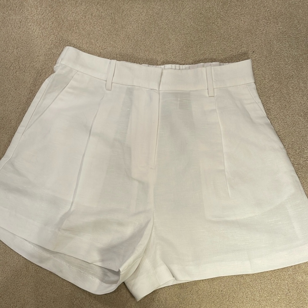H&M linen blend white shorts. Size 10 new w/tags